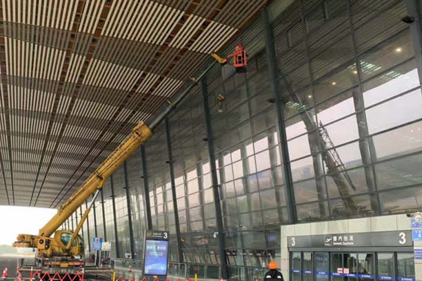 霞山玻璃幕墙维护和保养